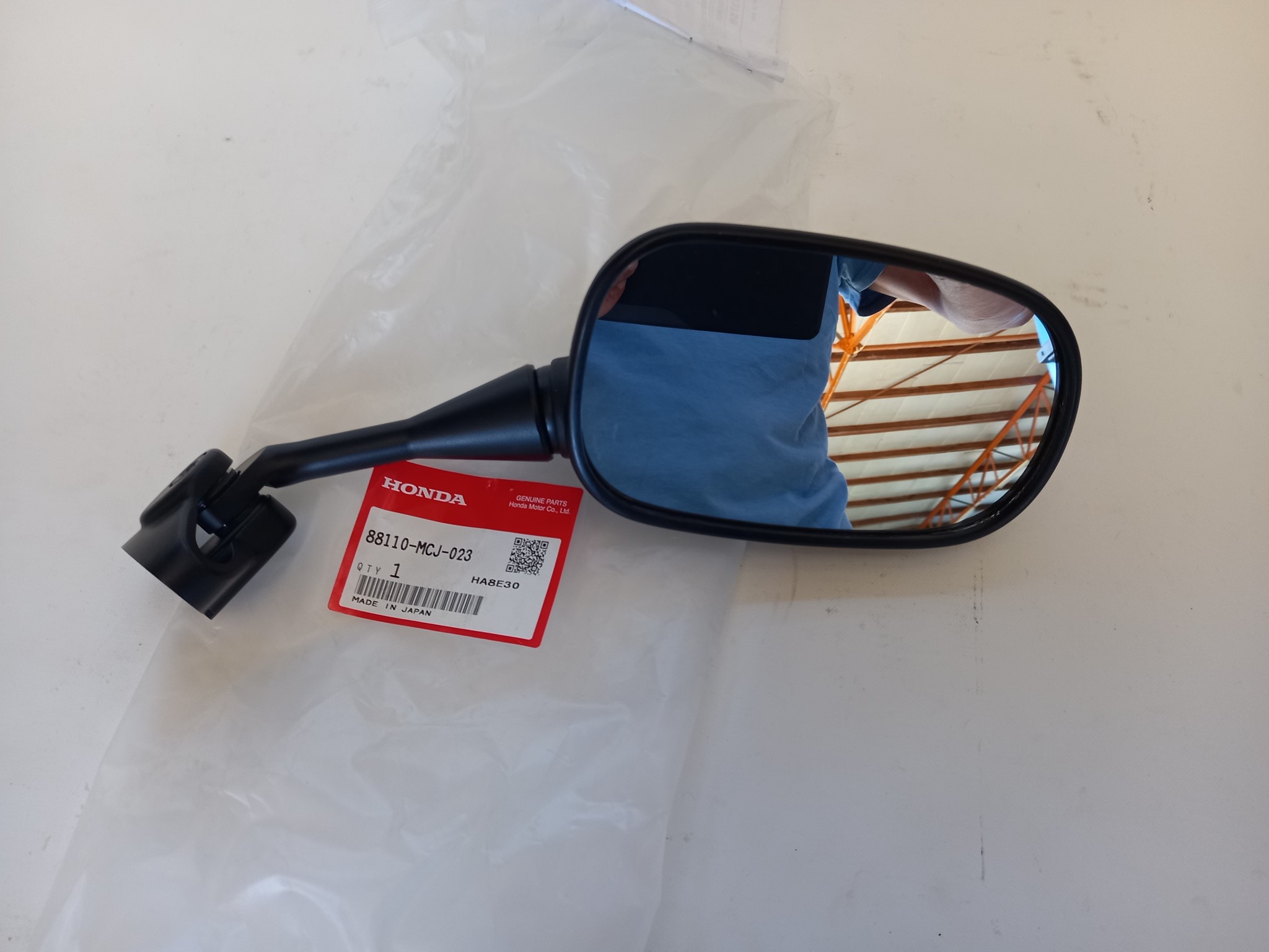 Picture of Honda  RUECKSPIEGEL  88110-MCJ-023